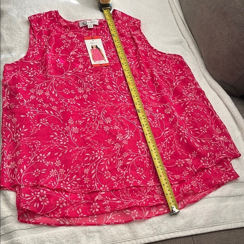 Pink Sleeveless Blouse with V-Neck and Floral Print - Picture 3 of 8